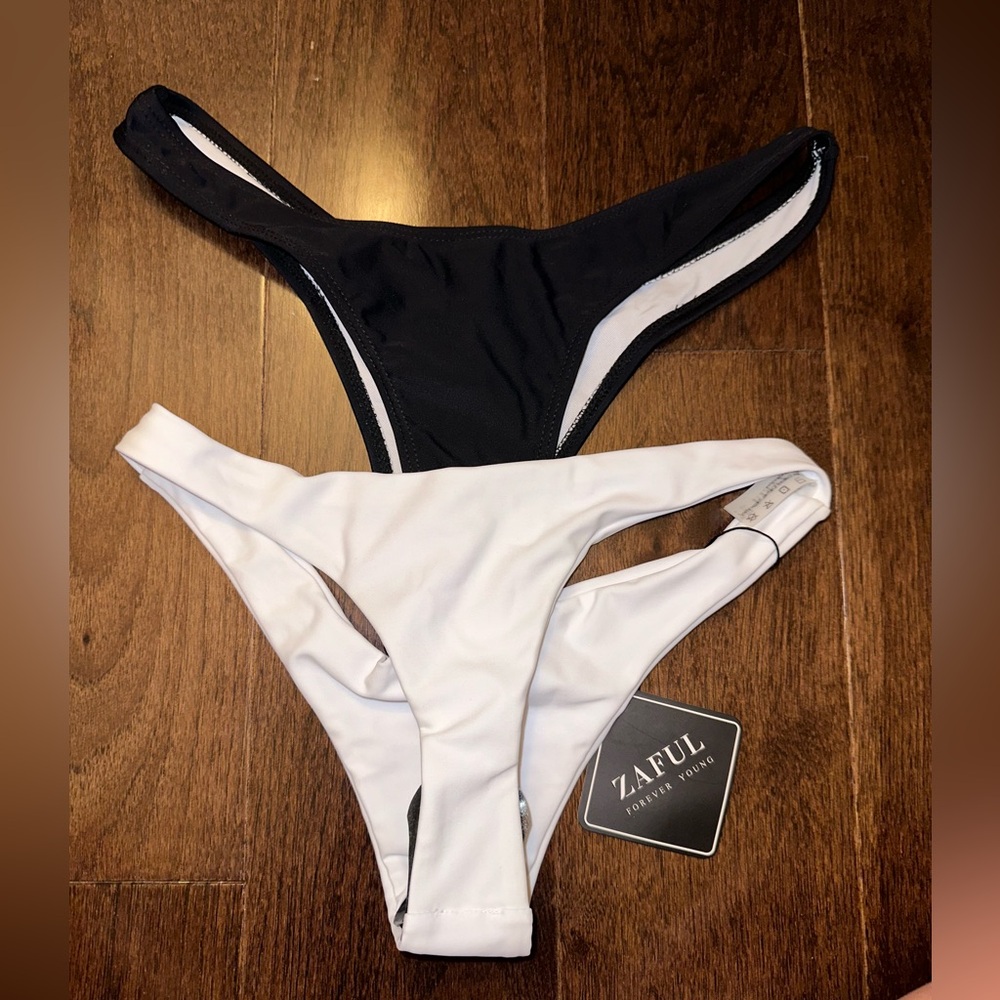 Black and white bikini bottom size 4